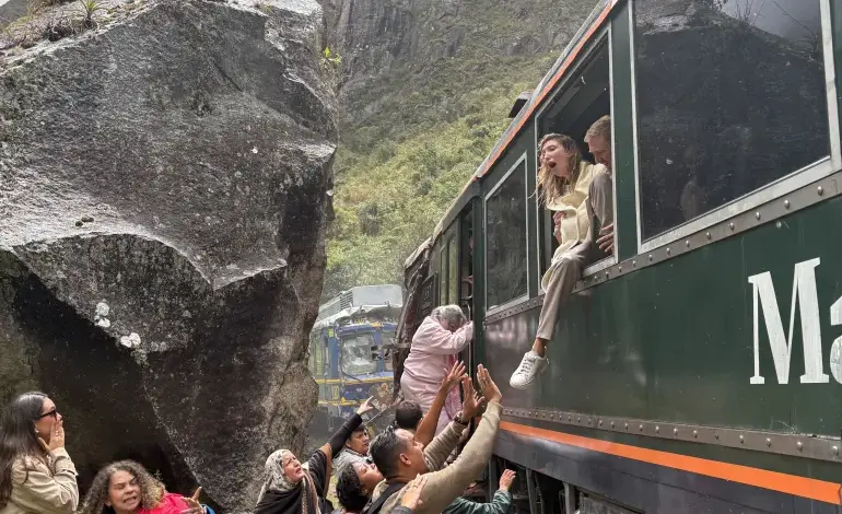 Περού:-Σύγκρουση-τρένου-κοντά-στο-Μάτσου-Πίτσου-–-Νεκρός-ο-οδηγός,-δεκάδες-τραυματίες