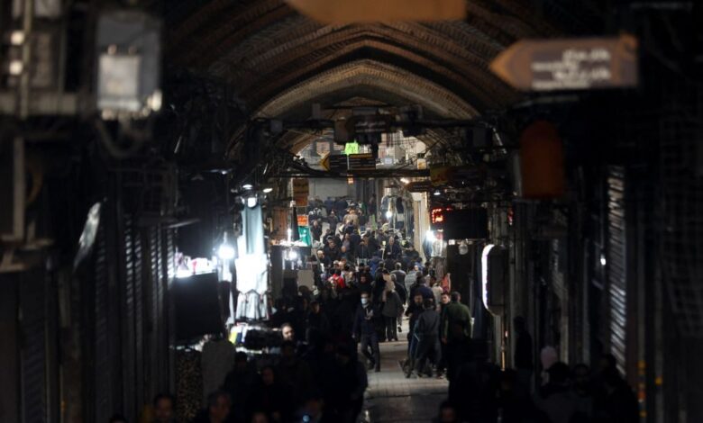 Ιράν:-Τέταρτη-μέρα-διαδηλώσεων,-βίντεο-με-επίθεση-σε-κυβερνητικό-κτίριο