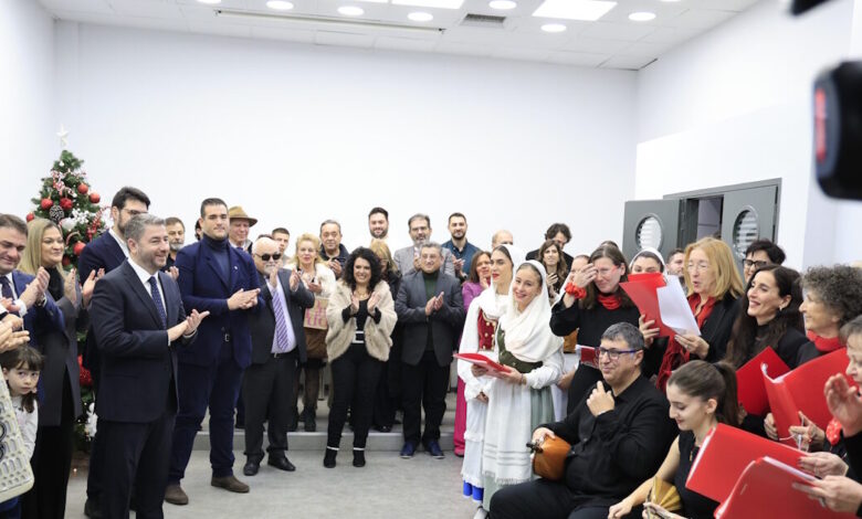 Ανδρουλάκης,-Φάμελλος-και-Κουτσούμπας-άκουσαν-τα-Πρωτοχρονιάτικα-κάλαντα-–-Τα-μηνύματά-τους-για-το-2026