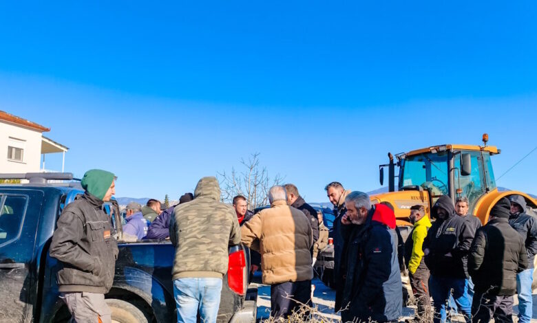 Αγρότες-σε-ρήξη-«έσπασαν»-το-μπλόκο-στα-Πράσινα-Φανάρια-–-Νέα-κινητοποίηση-με-τρακτέρ-στην-Τρίγλια-Χαλκιδικής