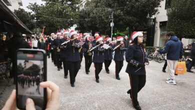 Μελωδική-βόλτα-παραμονή-Πρωτοχρονιάς-με-τη-Δημοτική-Φιλαρμονική-και-τα-Ξωτικά
