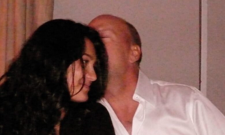 Η-Έμα-Χέμινγκ-γιορτάζει-18-χρόνια-αγάπης-με-τον-Μπρους-Γουίλις:-«Με-ένα-φιλί-σταμάτησε-ο-χρόνος»