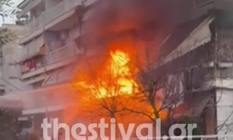 Φωτιά-σε-διαμέρισμα-στην-Θεσσαλονίκη-–-Δείτε-βίντεο