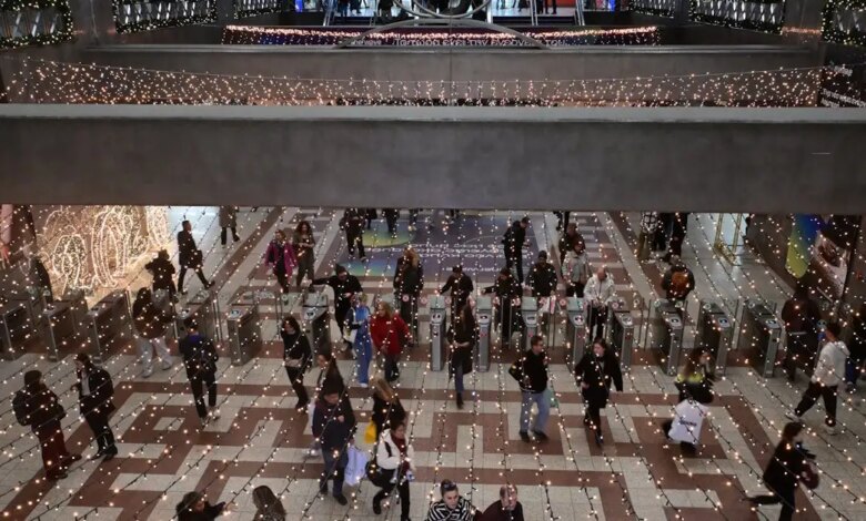 Παραμονή-Πρωτοχρονιάς:-Πως-θα-κινηθούν-Μετρό,-τραμ,-λεωφορεία-και-τρόλεϊ-πριν-την-αλλαγή-του-χρόνου