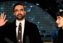 Ο-Ζοχράν-Μαμντάνι-είναι-και-επίσημα-δήμαρχος-της-Νέας-Υόρκης-–-Ο-όρκος-στο-Κοράνι-που-κρατούσε-η-σύζυγός-του