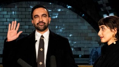 Ο-Ζοχράν-Μαμντάνι-είναι-και-επίσημα-δήμαρχος-της-Νέας-Υόρκης-–-Ο-όρκος-στο-Κοράνι-που-κρατούσε-η-σύζυγός-του