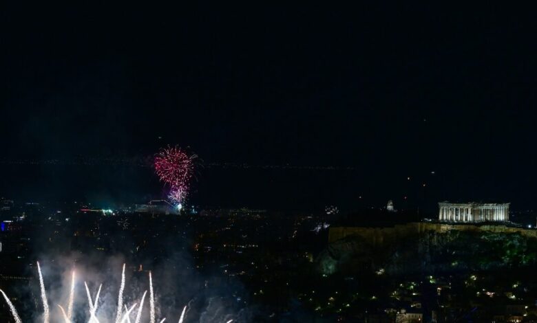 Πρωτοχρονιά:-Η-υποδοχή-του-νέου-χρόνου-σε-Αθήνα-και-Θεσσαλονίκη-με-μαγικά-show-και-πυροτεχνήματα