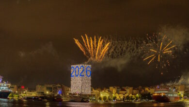 Ο-Πειραιάς-καλωσόρισε-το-2026-με-ένα-εκθαμβωτικό-υπερθέαμα