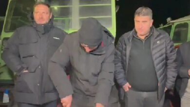 Οι-αγρότες-έκαναν-ρεβεγιόν-στο-μπλόκο-της-Νίκαιας:-Έκοψαν-τη-βασιλόπιτα-πάνω-στο-τρακτέρ-–-«Δεν-κάνουμε-βήμα-πίσω»