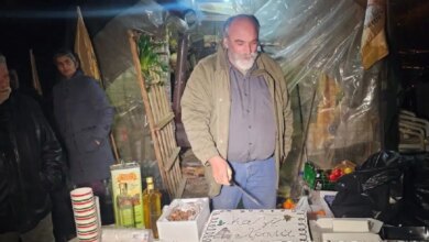 Πρωτοχρονιά-στα-μπλόκα-έκαναν-οι-αγρότες-στα-Χανιά:-Έκοψαν-βασιλόπιτα-στα-Μεγάλα-Χωράφια