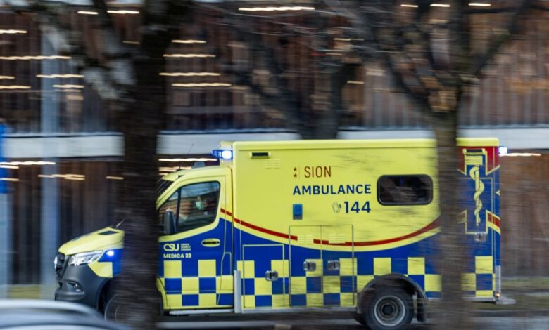 Ελβετία:-Συγκλονιστικά-πλάνα-από-τη-στιγμή-που-έντρομοι-θαμώνες-προσπαθούν-να-βγουν-από-το-φλεγόμενο-μπαρ-στο-Κραν-Μοντανά