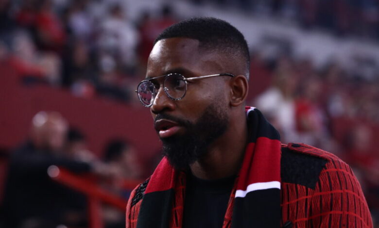 Έξαλλος-ο-Σεντρίκ-Μπακαμπού-με-τους-διοργανωτές-του-Κυπέλλου-Εθνών-Αφρικής:-«Ακόμη-αγνοούνται-τα-προσωπικά-μου-αντικείμενα»