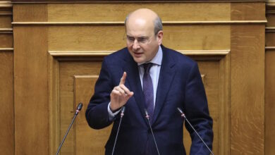 Κωστής-Χατζηδάκης:-3,8-δισ.-ευρώ-δόθηκαν-στους-αγρότες-μέσα-στο-2025-–-Ακατανόητη-η-εμμονή-στην-άρνηση-διαλόγου