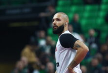 Παναθηναϊκός-–-Ολυμπιακός:-Αποδοκιμασίες-στον-Φουρνιέ-και-τρολάρισμα-στον-Βεζένκοφ-από-τους-οπαδούς-του-«τριφυλλιού»