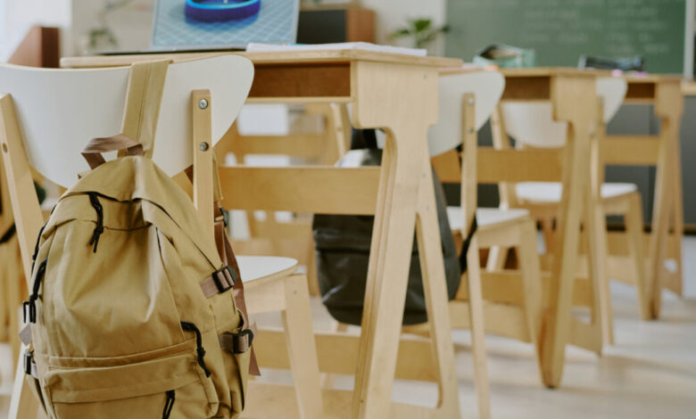 Χαρδαλιάς:-Τρεις-συμβάσεις-7,83-εκατ.-ευρώ-για-σχολεία-σε-Χαλάνδρι,-Δάφνη-και-Γλυφάδα