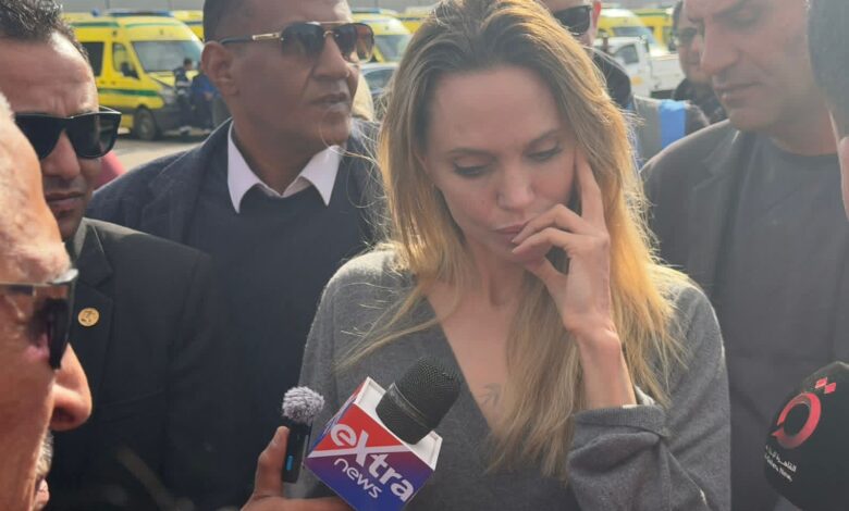 Στα-σύνορα-Αιγύπτου-Ράφας-η-Αντζελίνα-Τζολί