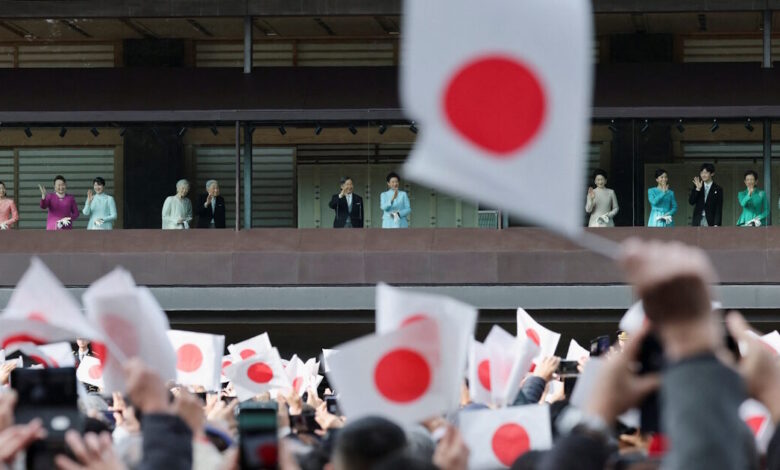 Ιαπωνία:-Νεαρός-γδύθηκε-μπροστά-στον-αυτοκράτορα-Ναρουχίτο,-άρχισε-να-τρέχει-και-τελικά-συνελήφθη
