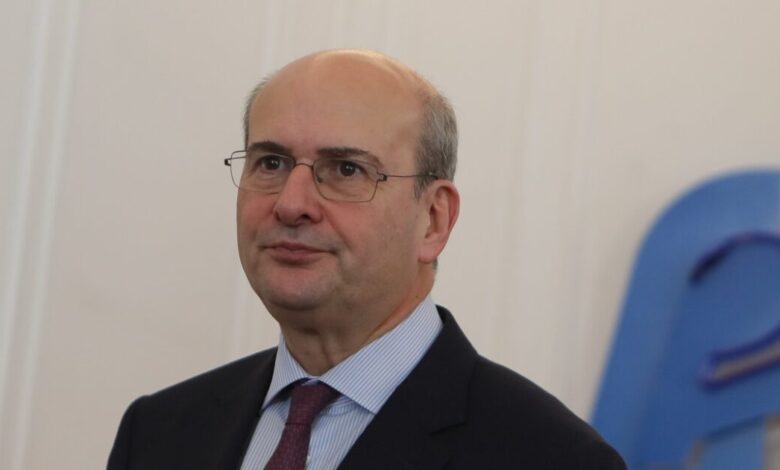 Κωστής-Χατζηδάκης:-Το-ΠΑΣΟΚ-συνδυάζει-άγνοια-και-δημαγωγία-–-«Μισόλογα-και-σοφιστίες»-λέει-η-Χαριλάου-Τρικούπη