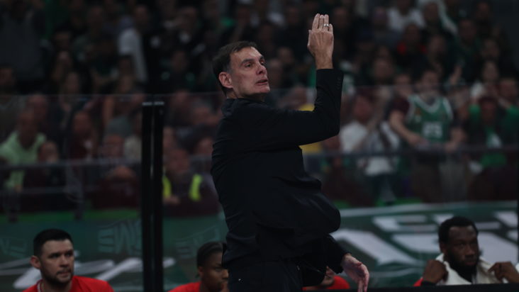 Γιώργος-Μπαρτζώκας:-«Είμαι-ευγνώμων-στους-παίκτες-μου,-ήταν-μια-μεγάλη-νίκη-για-τους-φιλάθλους-του-Ολυμπιακού»