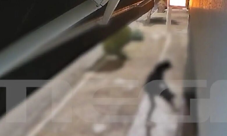 Περιστέρι:-Διαρρήκτες-έβγαλαν-καπάκι-από-φρεάτιο-για-να-σπάσουν-την-είσοδο-καταστήματος