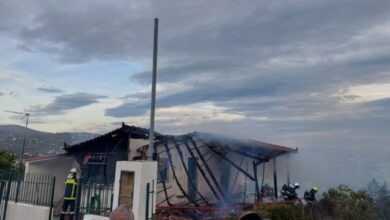 Τραγωδία-στη-Ραφήνα:-Ηλικιωμένος-βρέθηκε-νεκρός-μετά-από-φωτιά-στο-σπίτι-του-–-Δείτε-φωτογραφίες