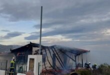 Τραγωδία-στη-Ραφήνα:-Ηλικιωμένος-βρέθηκε-νεκρός-μετά-από-φωτιά-στο-σπίτι-του-–-Δείτε-φωτογραφίες