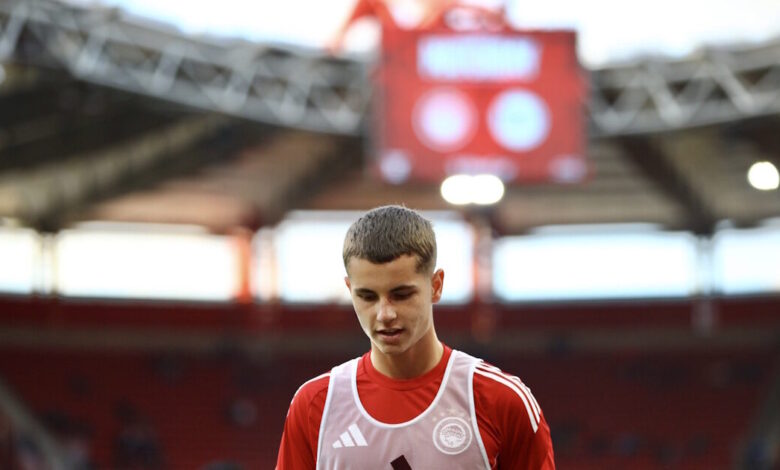 «Ο-Χρήστος-Μουζακίτης-είναι-ένας-από-τους-μέσους-που-απασχολούν-τη-Μάντσεστερ-Γιουνάιτεντ»-γράφει-το-sky-sports