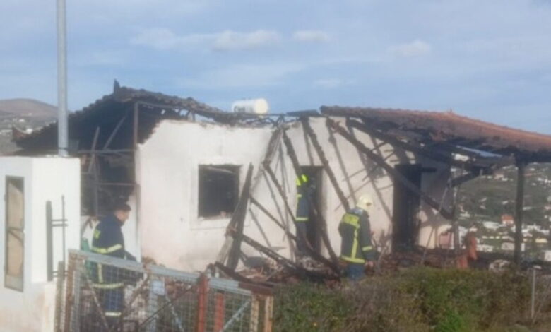 Ραφήνα:-«Δεν-πρόλαβε-να-βγει-έξω-για-να-σωθεί»-λέει-γείτονας-για-τον-82χρονο-που-κάηκε-μέσα-στο-σπίτι-του