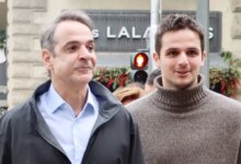 Κυριάκος-Μητσοτάκης-και-Κωνσταντίνος-Μητσοτάκης-παρακολούθησαν-την-ταινία-«Καποδίστριας»-σε-κινηματογράφο-της-Αθήνας