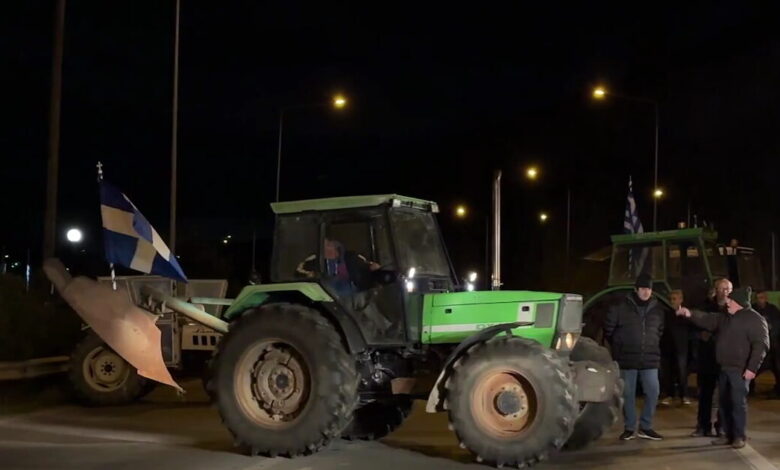 Μπλόκα-αγροτών:-Έκλεισε-η-Υψηλή-Γέφυρα-Χαλκίδας-–-Κλιμακώνονται-οι-κινητοποιήσεις