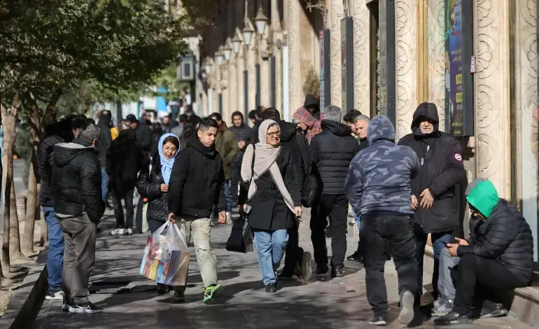 Σποραδικές-διαδηλώσεις-στην-Τεχεράνη-Συγκρούσεις-στη-δυτική-πλευρά-του-Ιράν
