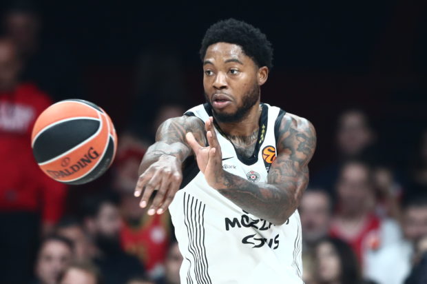 Ταϊρίκ-Τζόουνς:-Προβάρει-τα-«ερυθρόλευκα»-ο-Αμερικανός-σέντερ-–-Μένει-ελεύθερος-από-την-Παρτιζάν-και-έρχεται-στον-Ολυμπιακό