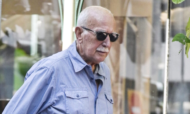 Γιώργος-Παπαδάκης:-Η-τελευταία-δημόσια-εμφάνιση-του-παρουσιαστή-στο-Κολωνάκι-τον-Οκτώβριο-του-2025