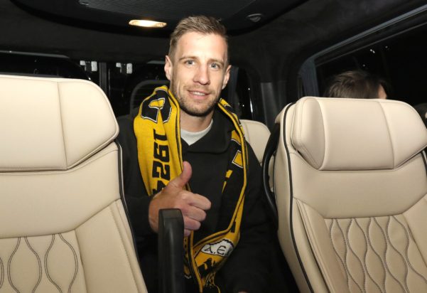 ΑΕΚ:-Ο-Ντάνιελ-Βάργκα-έφτασε-στην-Αθήνα-–-Δείτε-φωτογραφίες-από-την-άφιξή-του