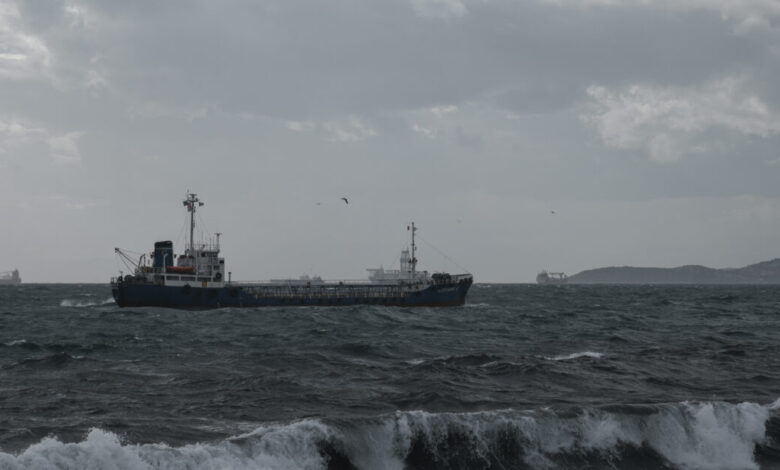 Δεμένα-τα-πλοία-στα-λιμάνια-του-Ιονίου:-Ποια-δρομολόγια-ακυρώθηκαν-λόγω-της-κακοκαιρίας