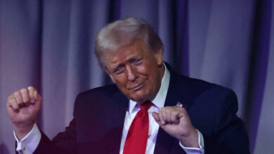 Ο-Τραμπ-κάνει-μιμήσεις-και-ειρωνείες-για-τρανς-αθλήτριες-αποκαλύπτοντας-ότι-«στη-Μελάνια-δεν-αρέσει-καθόλου-αυτό»