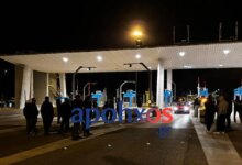 Πάτρα:-Αγρότες-άνοιξαν-τα-διόδια-στο-Ρίο-–-Αιφνιδίασαν-την-αστυνομία-και-τους-κατοίκους