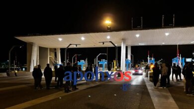 Πάτρα:-Αγρότες-άνοιξαν-τα-διόδια-στο-Ρίο-–-Αιφνιδίασαν-την-αστυνομία-και-τους-κατοίκους