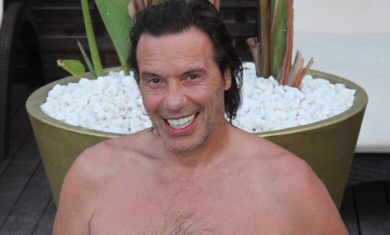 Στράτος-Τζώρτζογλου:-Στο-«Πορτραίτο-του-Ντόριαν-Γκρέι»-πολύς-κόσμος-ερχόταν-για-να-με-δει-γυμνό