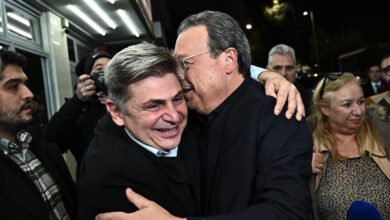 Ο-Φάμελλος-ζήτησε-εξηγήσεις-από-τον-Φαραντούρη-για-το-«άνοιγμα»-στην-Καρυστιανού:-Βολές-και-από-Θεοχαρόπουλο