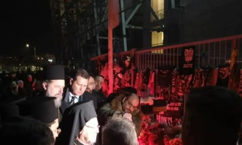 Τραγωδία-με-οπαδούς-του-ΠΑΟΚ:-Στην-Τούμπα-ο-Βαρθολομαίος-με-λευκά-τριαντάφυλλα-–-«Ο-πόνος-είναι-δυσβάσταχτος»