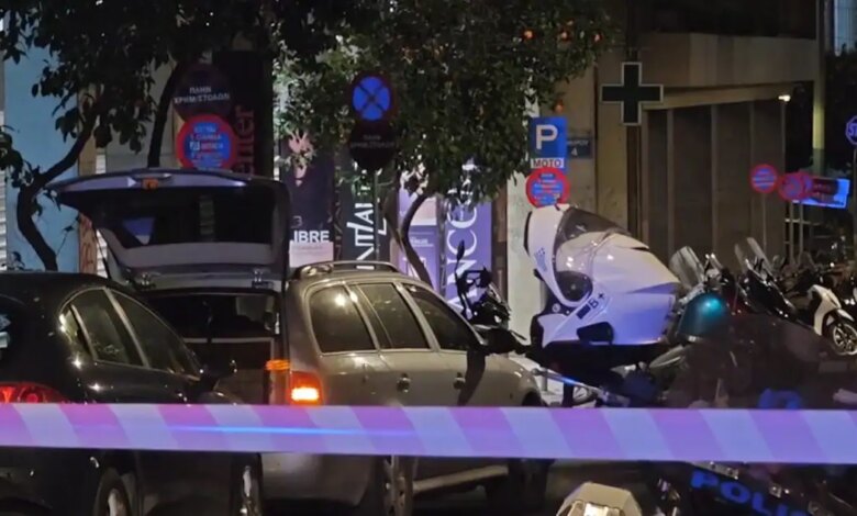 Κλειστή-η-Ομήρου-στο-κέντρο:-ΤΕΕΜ-ελέγχουν-ύποπτη-μηχανή-έξω-από-την-Τράπεζα-της-Ελλάδος