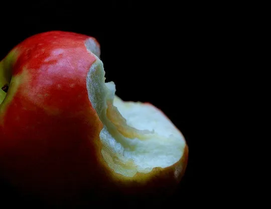 Προβληματίζει-η-συνύπαρξη-υπολειμμάτων-από-διάφορα-φυτοφάρμακα-στα-μήλα-που-πωλούνται-στην-ΕΕ.