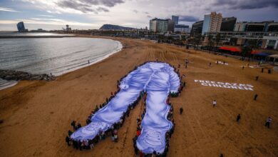 Το-πορτρέτο-της-Παλαιστίνιας-Χιντ-Ρατζάμπ-σε-παραλία-της-Βαρκελώνης
