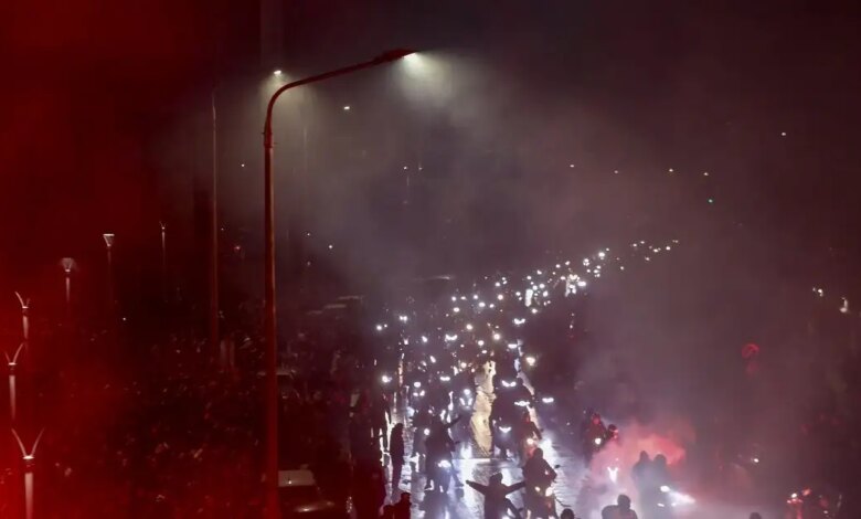 Ο-ΠΑΟΚ-αποχαιρετά-τα-7-παλικάρια-που-σκοτώθηκαν-στη-Ρουμανία:-Ρίγη-όταν-οι-σοροί-έφτασαν-στην-Τούμπα-–-Το-τρισάγιο-και-η-μεταφορά-τους-στην-πατρίδα