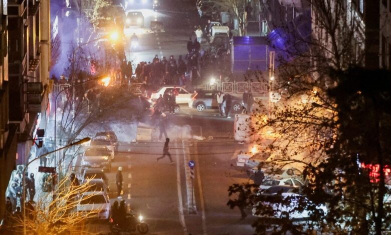 Χιλιάδες-συλλήψεις-στο-Ιράν-από-παρακρατικούς-υπό-τον-φόβο-νέων-διαδηλώσεων