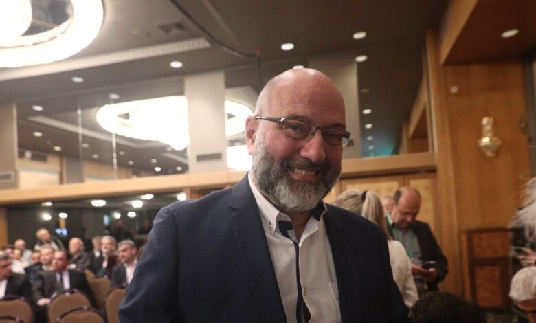 Σάκης-Αρναούτογλου:-Το-δημόσιο-μήνυμα-για-την-απώλεια-της-μητέρας-του-–-Η-επιθυμία-της-οικογένειας