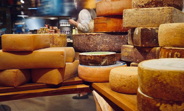 Γάλα,-κρέας-και-τυριά:-Δείτε-πόσα-χρήματα-παραπάνω-δίνει-ένας-Έλληνας-καταναλωτής-λόγω-ΦΠΑ-σε-σχέση-με-έναν-Μαλτέζο