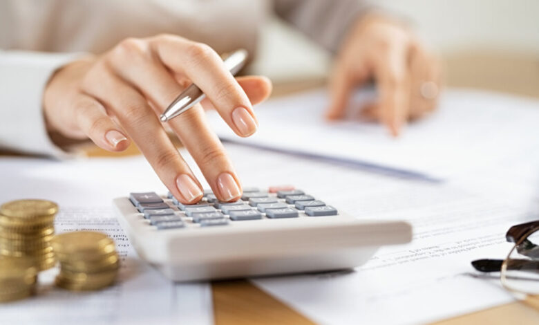 Σχεδόν-αμετάβλητο-το-χάσμα-αμοιβών-ανδρών-–-γυναικών-από-το-2022-μέχρι-το-2024