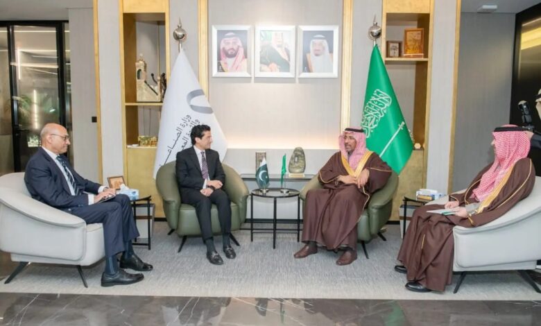 Σε-ενέργεια-και-ορυκτά-δεσμεύονται-να-συνεργαστούν-περαιτέρω-Ριάντ-και-Ισλαμαμπάντ